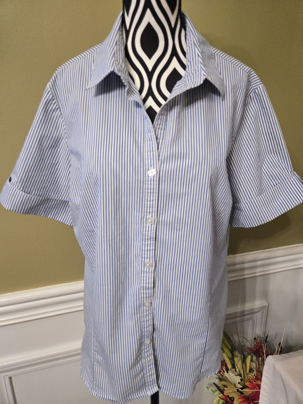 George Light Blue and White Striped Short-Sleeve Button-Down Shirt Large